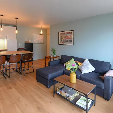 Superb Apt With Balcony And View On Apartment *